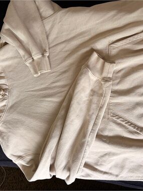 ✨ H&M DIVIDED COZY BEIGE PULLOVER HOODIE ✨